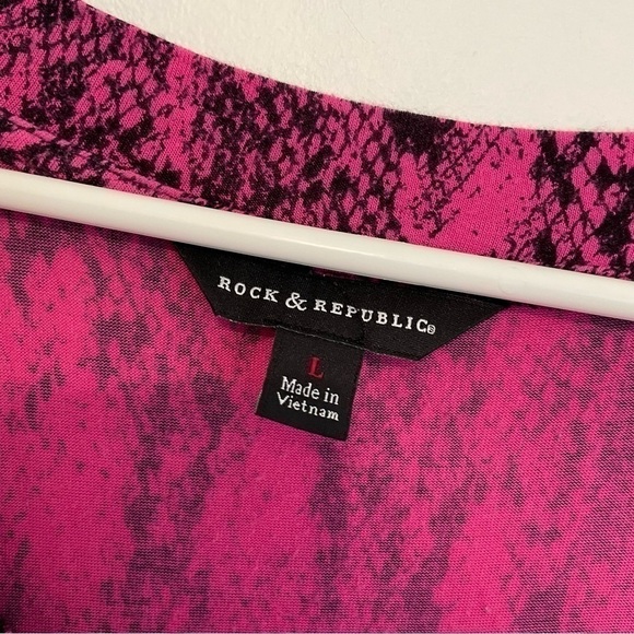 ROCK & REPUBLIC Pink Black Snakeskin Snake Animal Print V-Neck Short Sleeve Tee - Picture 4 of 11